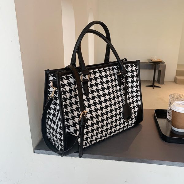 One-shoulder large capacity tote bag